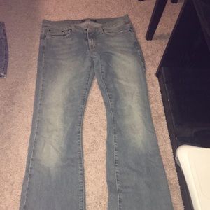 American Eagle Size 6 Jean super cute boot cut